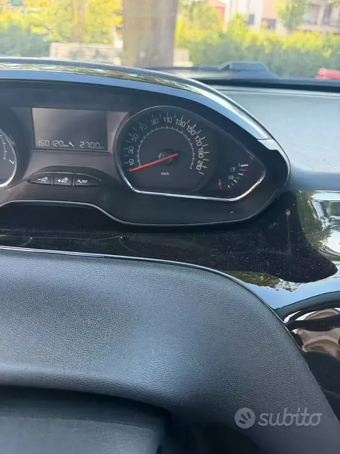 Usata Peugeot 208 82 CV (60 kW) 2014 Grigio Utilitaria