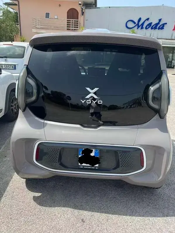 Usata XEV Yoyo 7 kW (10 CV) 2023 Beige Utilitaria