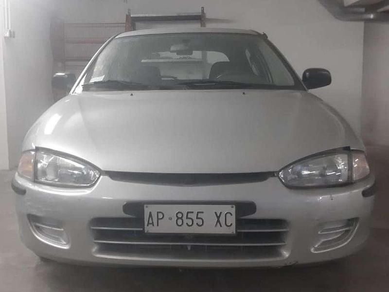 Argento Usata 1998 Mitsubishi Colt Tre volumi | 1300 € - Immagine 1/4