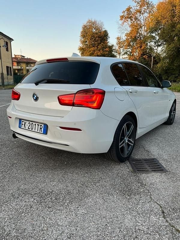 Gebraucht BMW 118 Sport Line 150 PS (110 kW) 2017 Weiß Kleinwagen