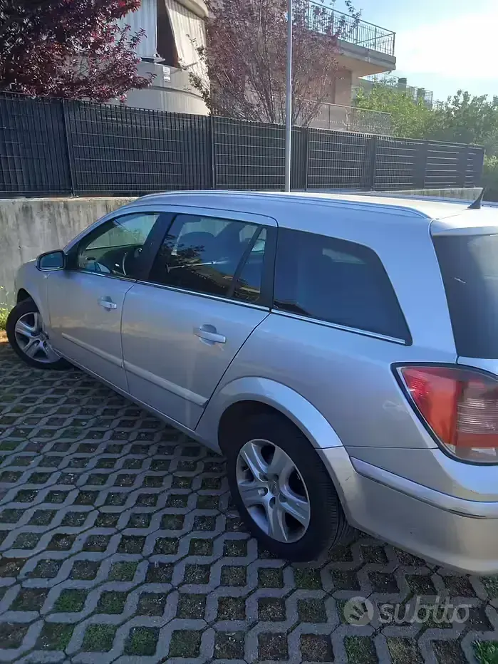 Usata Opel Astra 60 CV (44 kW) 2009 Station wagon