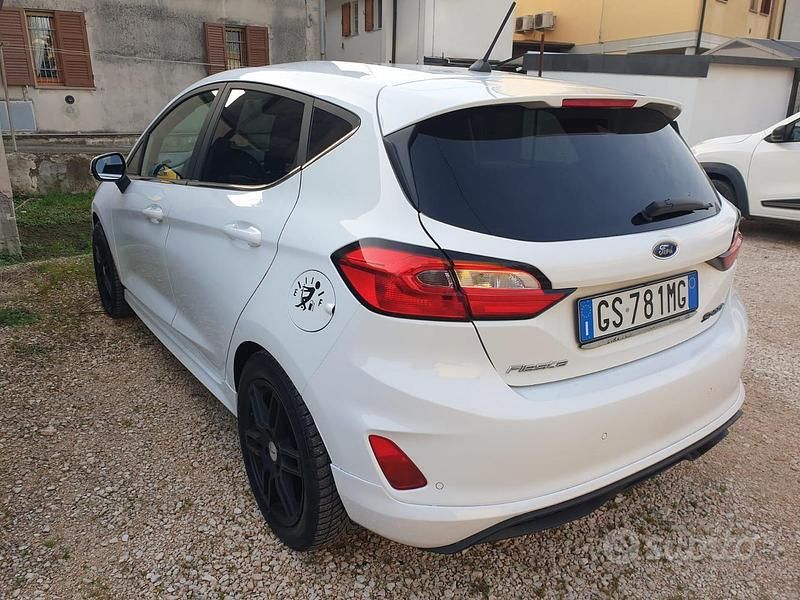 Usata Ford Fiesta ST-Line X 75 CV (55 kW) 2024 Bianco Utilitaria