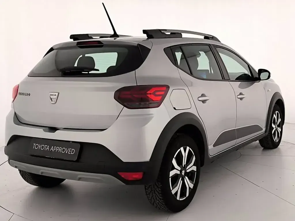Usata Dacia Sandero Comfort 101 CV (74 kW) 2022 Argento Utilitaria