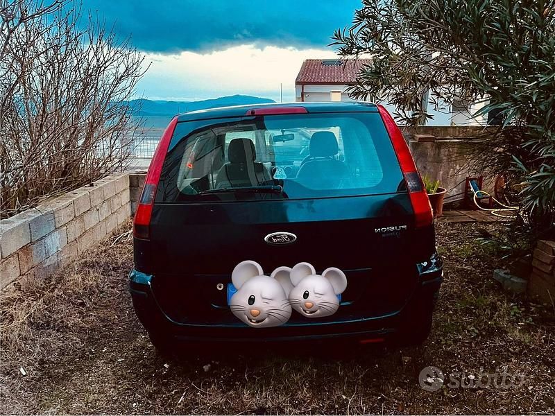 Usata Ford Fusion 101 CV (74 kW) 2002 Blu Utilitaria