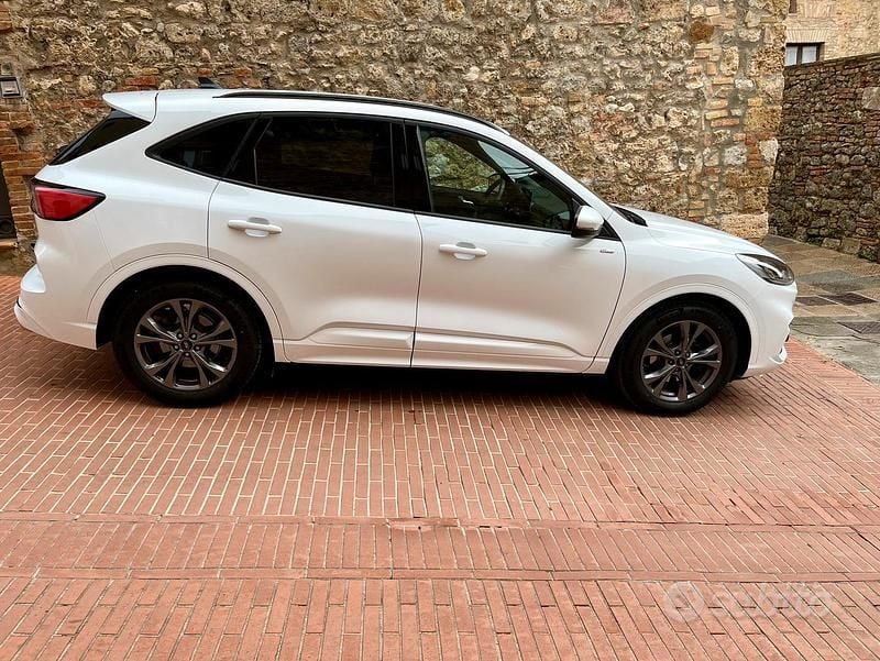 Usata Ford Kuga ST-Line 150 CV (110 kW) 2023 Bianco SUV