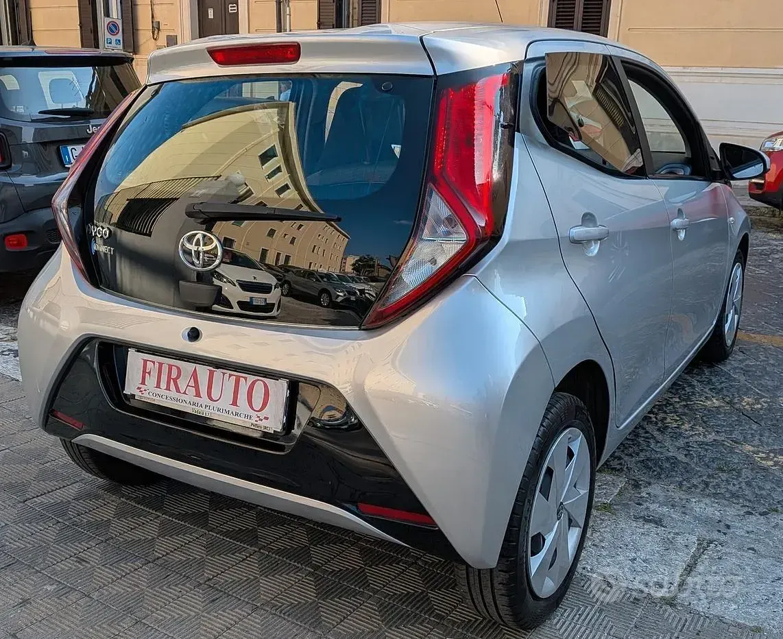 Usata Toyota Aygo Connect Style 72 CV (52 kW) 2020 Grigio Utilitaria