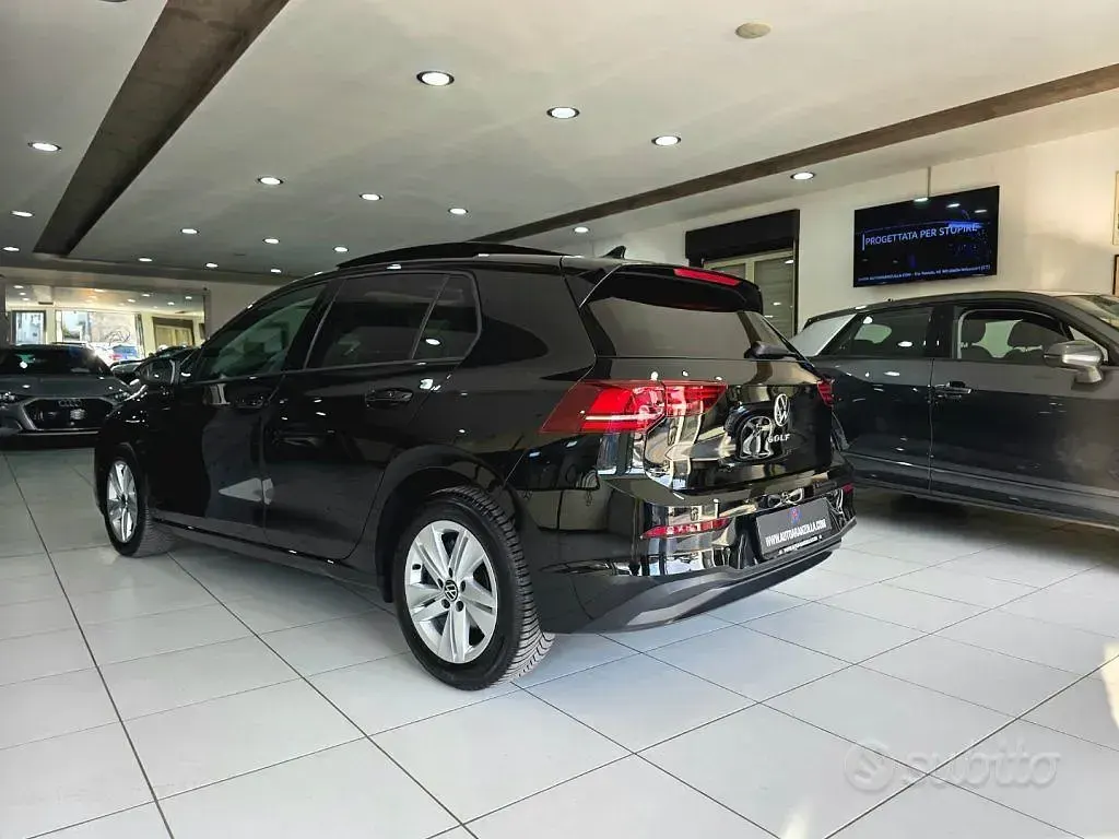 Usata VW Golf VIII Life 116 CV (85 kW) 2025 Nero Berlina