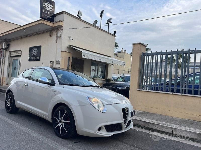 Bianco Usata 2012 Alfa Romeo MiTo Due volumi | 6500 € (Buon prezzo) - Immagine 1/4