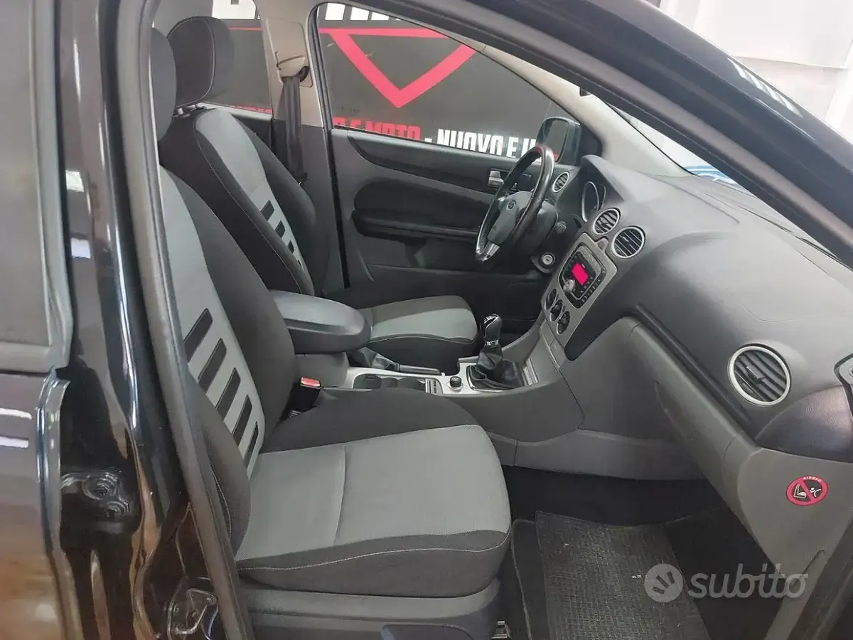 Usado Ford Focus 90 HP (66 kW) 2009 Preto Carrinha