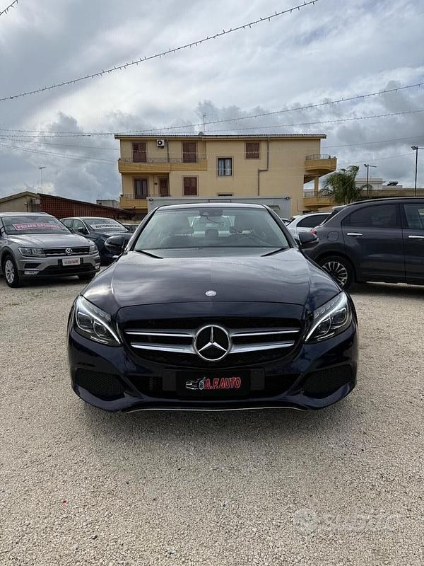 Usata Mercedes C220 Premium 169 CV (124 kW) 2018 Blu Berlina