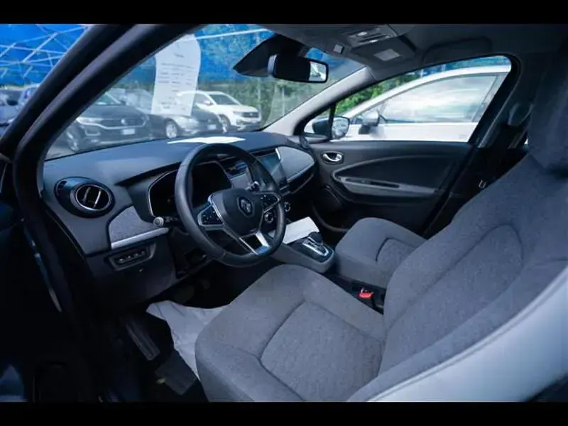 Usata Renault Zoe Zen 80 kW (109 CV) 2020 Grigio chiaro Utilitaria