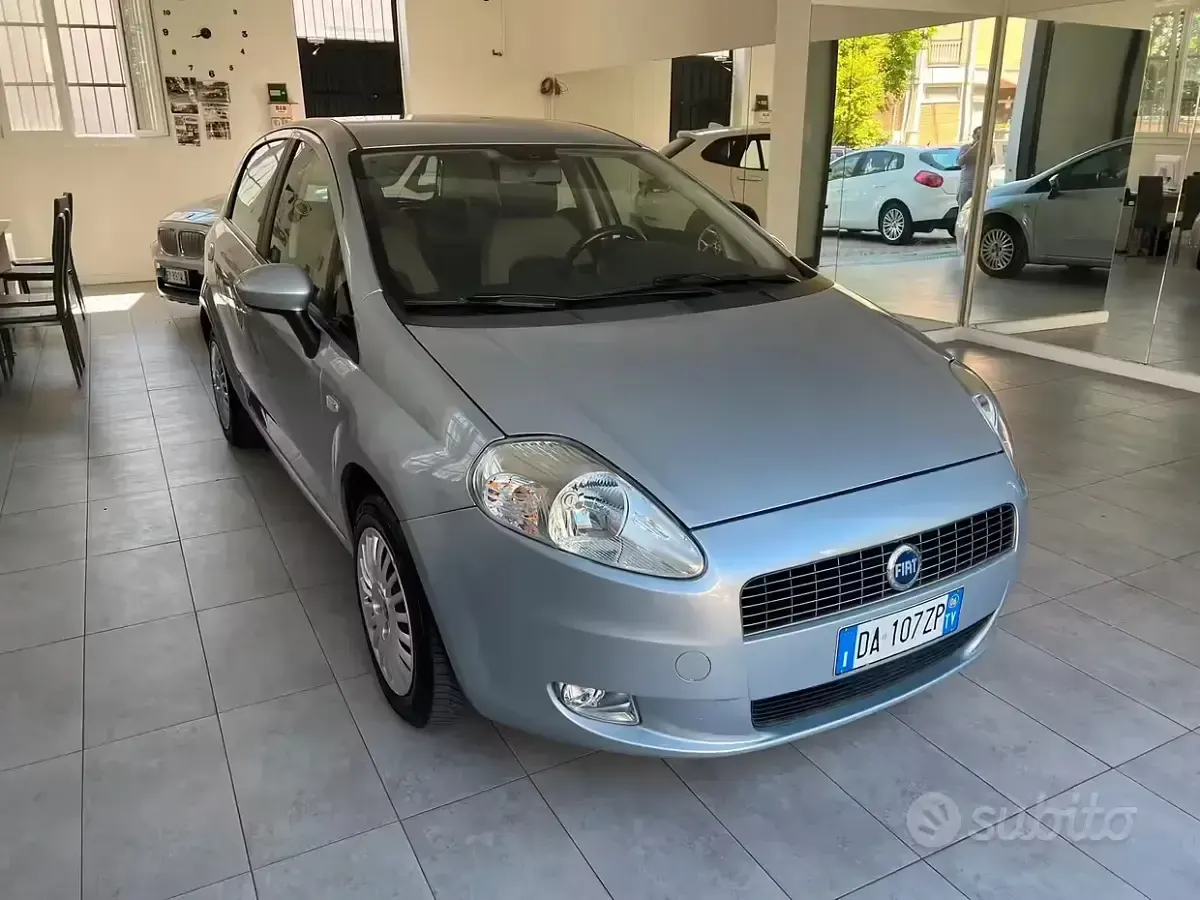 Usata Fiat Grande Punto 77 CV (56 kW) 2006 Grigio Utilitaria