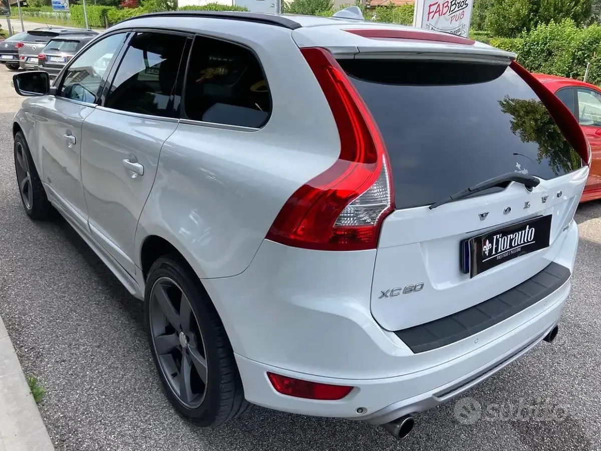 Usata Volvo XC60 R-Design 163 CV (119 kW) 2011 Grigio SUV