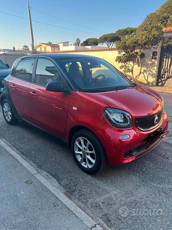 Usata Smart ForFour 75 CV (55 kW) 2019 Rosso Utilitaria