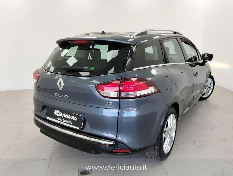 Usata Renault Clio Zen 75 CV (55 kW) 2017 Grigio Station wagon