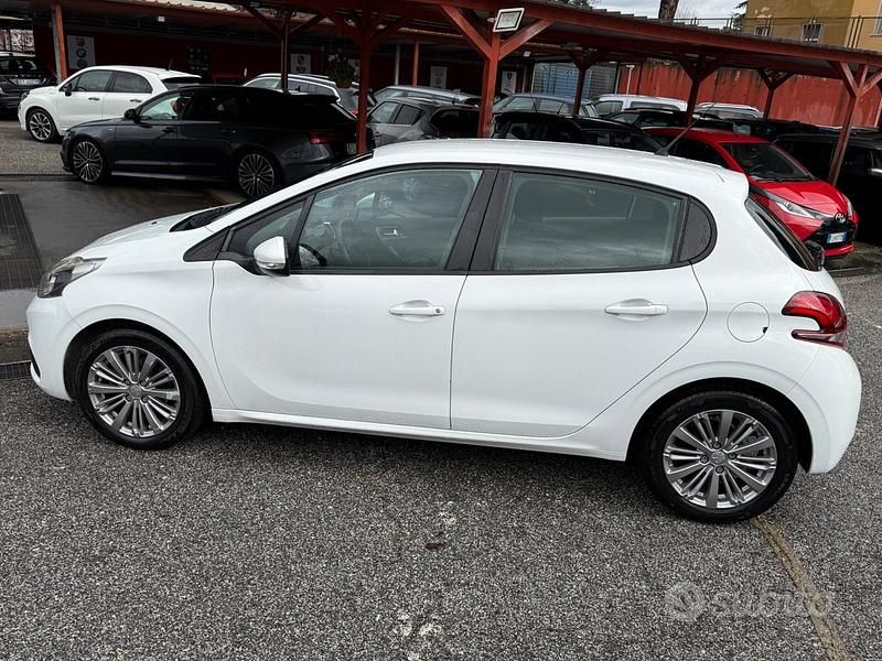 Usata Peugeot 208 Allure 81 CV (59 kW) 2016 Bianco Utilitaria