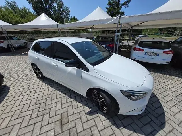 Usata Mercedes B200 163 CV (119 kW) 2020 Bianco Utilitaria