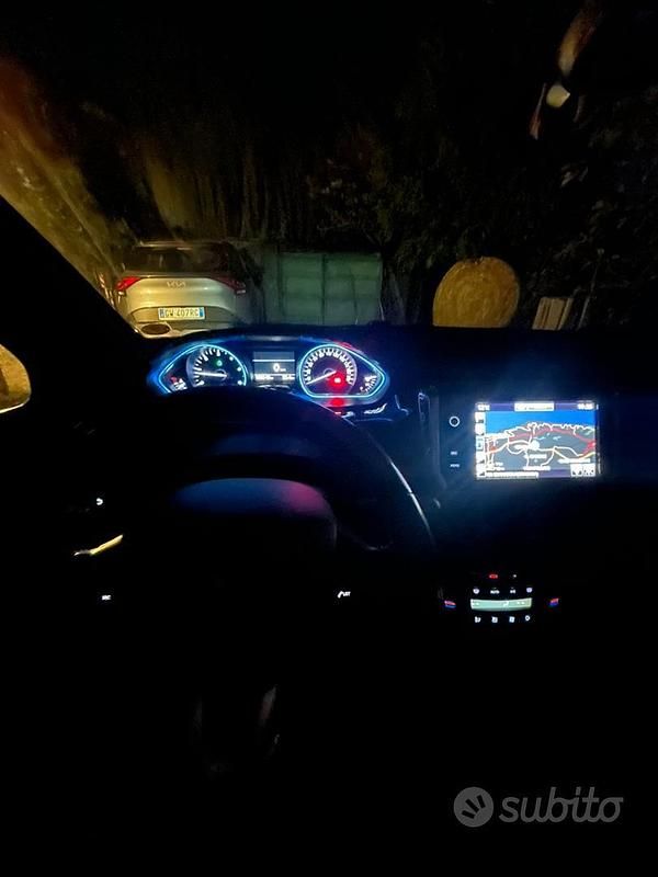 Usata Peugeot 2008 99 CV (72 kW) 2016 SUV