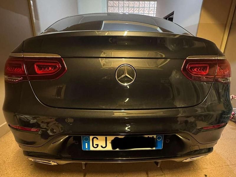 Usata Mercedes GLC300 Premium 245 CV (180 kW) 2019 Grigio scuro Coupé