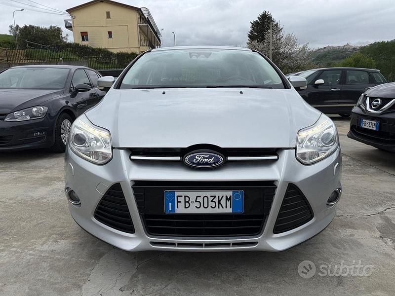 Begagnad Ford Focus Titanium 115 HK (84 kW) 2012 Grå Kombi