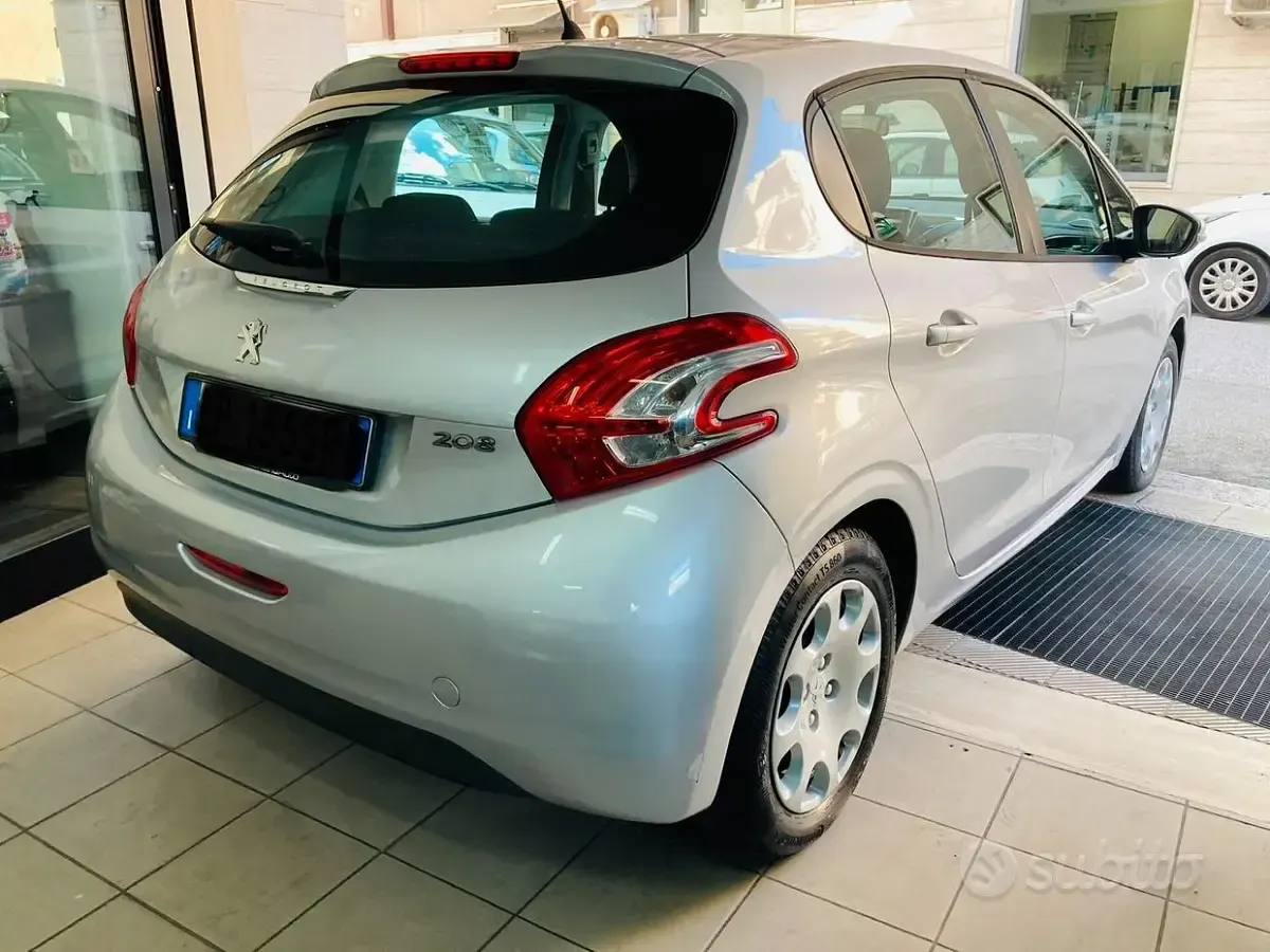 Usata Peugeot 208 82 CV (60 kW) 2013 Grigio Utilitaria