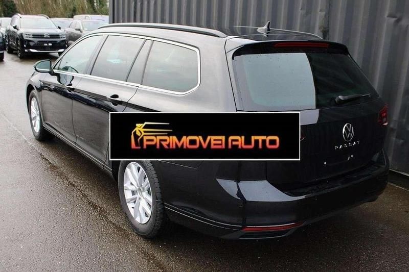 Usata VW Passat Style 122 CV (89 kW) 2023 Nero Station wagon