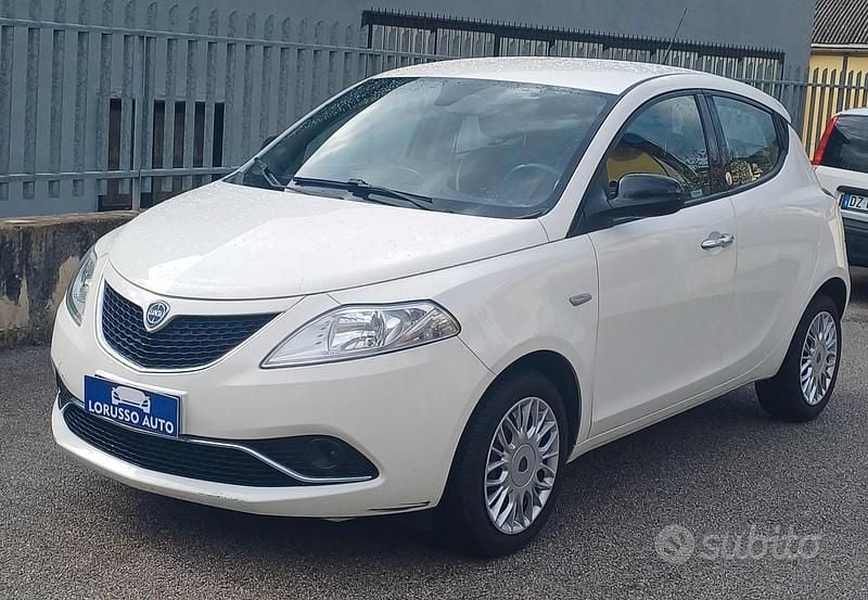 Usata Lancia Ypsilon 69 CV (50 kW) 2017 Bianco Utilitaria