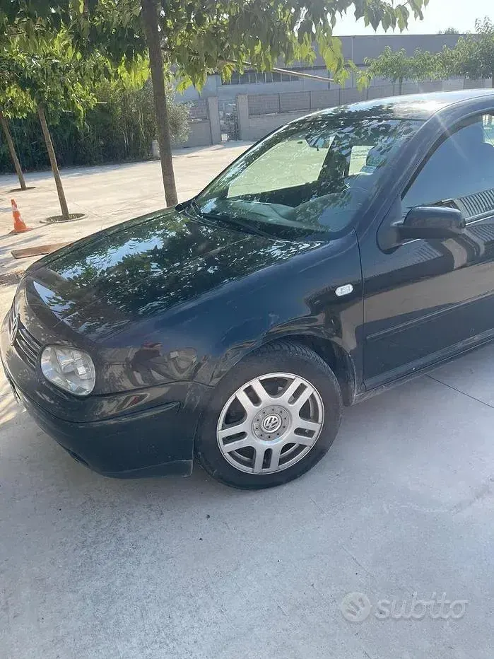 Usata VW Golf IV 101 CV (74 kW) 2002 Nero Berlina