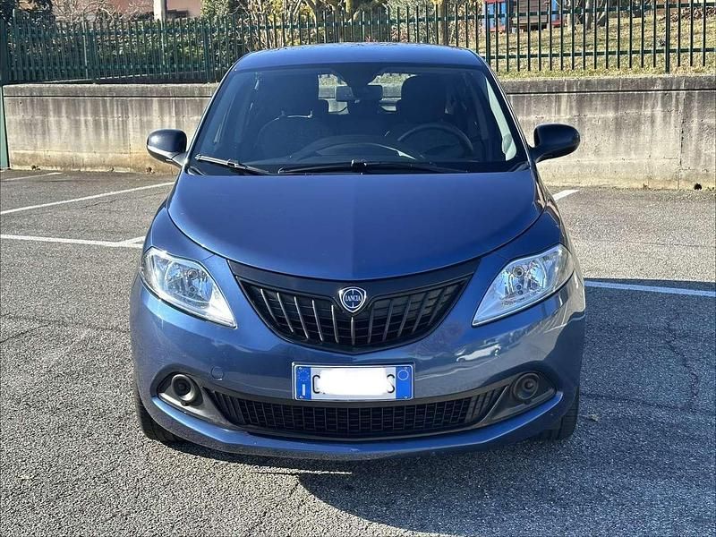 Usata Lancia Ypsilon Silver 69 CV (50 kW) 2023 Blu/azzurro Utilitaria