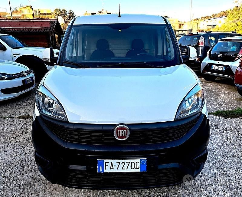 Usata Fiat Doblò 105 CV (77 kW) 2015 Bianco Monovolume