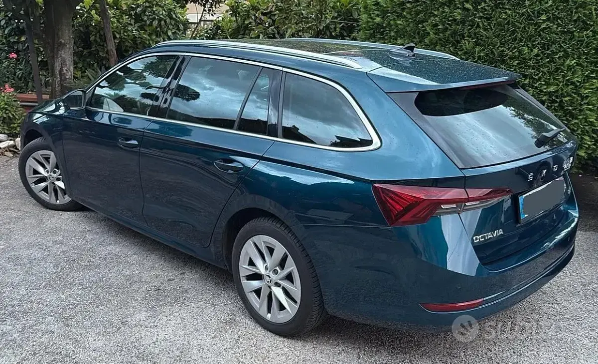 Usado Skoda Octavia G-TEC Style 131 CV (96 kW) 2021 Azul Familiar