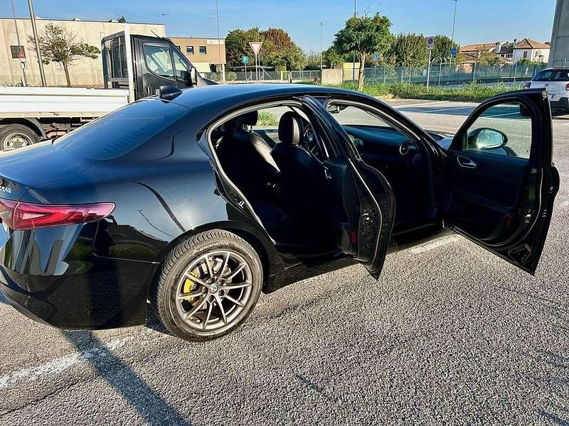 Usata Alfa Romeo Giulia Super 150 CV (110 kW) 2016 Nero Berlina