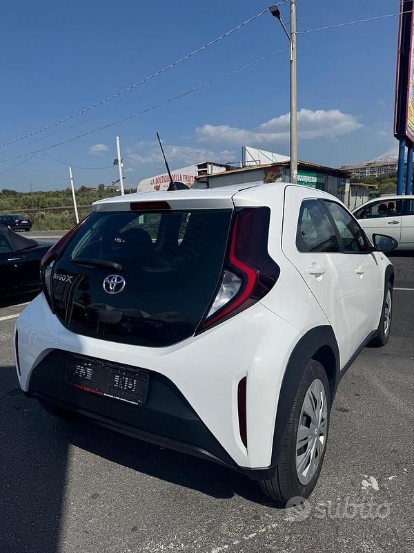 Usata Toyota Aygo X Active 72 CV (52 kW) 2024 Bianco SUV