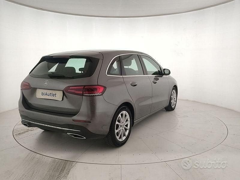 Käytetty Mercedes B180 116 HP (85 kW) 2019 Harmaa Tila-auto