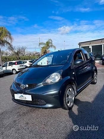 Usata Toyota Aygo 67 CV (49 kW) 2006 Grigio Utilitaria