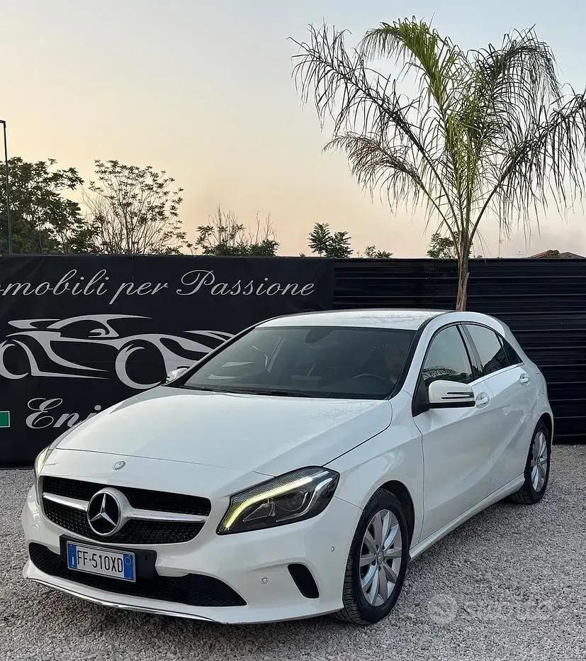 Usata Mercedes A180 Premium 109 CV (80 kW) 2016 Bianco Utilitaria