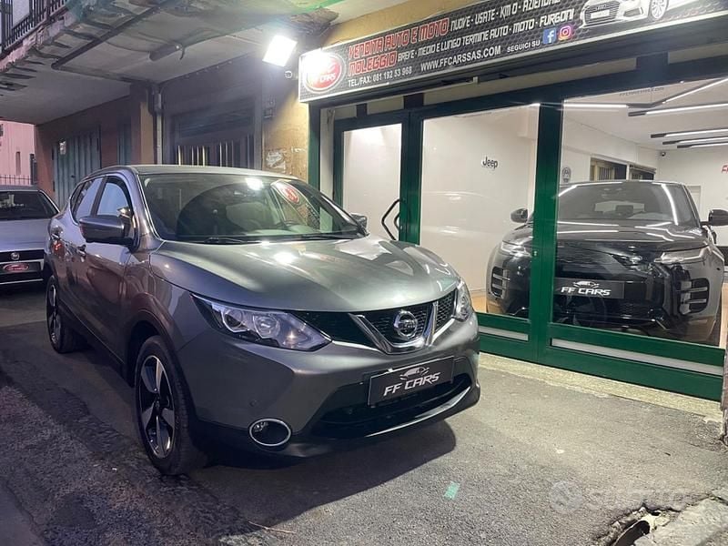 Usata Nissan Qashqai N-Connecta 131 CV (96 kW) 2016 Grigio SUV