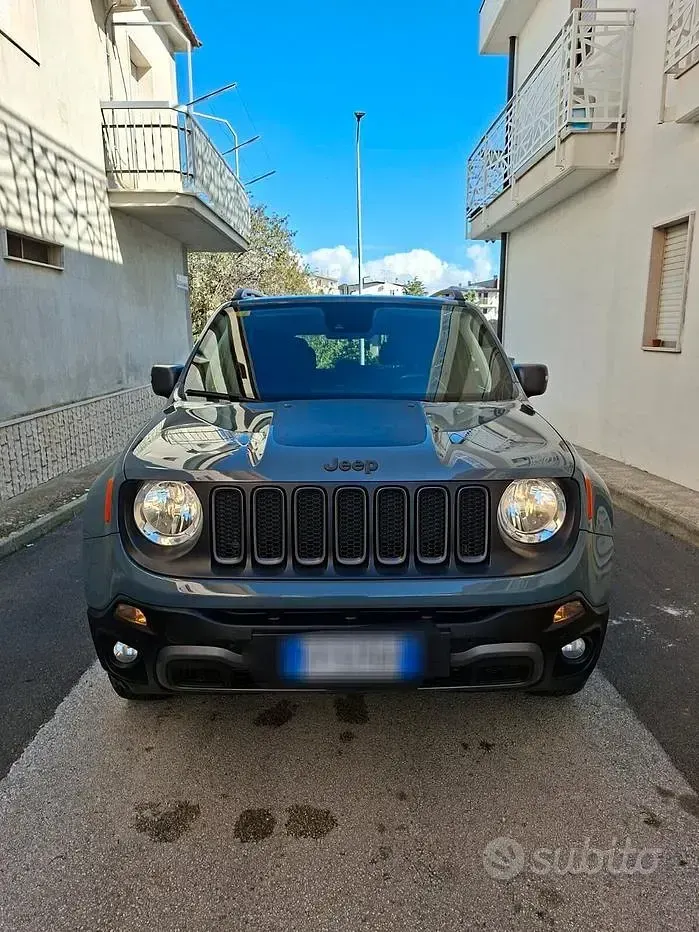 Usata Jeep Renegade Trailhawk 170 CV (125 kW) 2018 Grigio SUV
