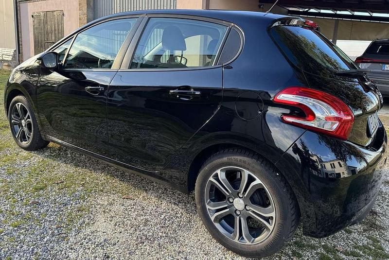 Usata Peugeot 208 Active 68 CV (50 kW) 2015 Utilitaria