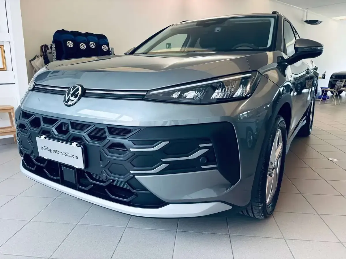 Nuova VW T-Roc Life 116 CV (85 kW) 2026 Wolf grey metallizzato SUV