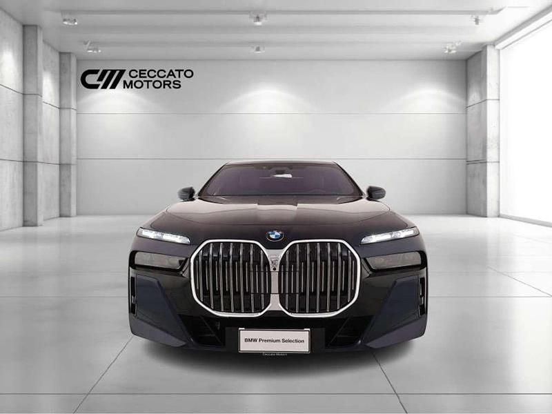 Usata BMW 740 M Sport 299 CV (219 kW) 2025 Blu Berlina