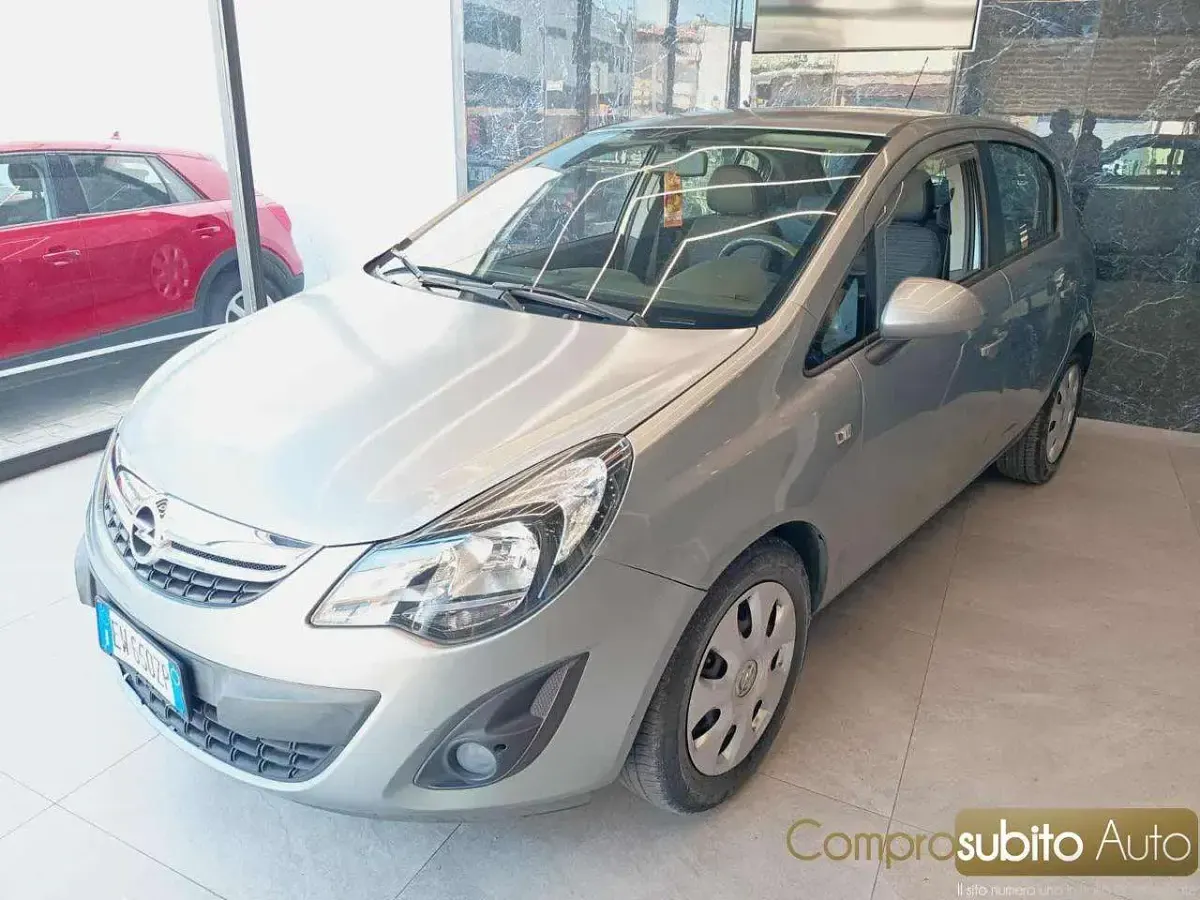 Usata Opel Corsa Edition 84 CV (61 kW) 2015 Argento Utilitaria