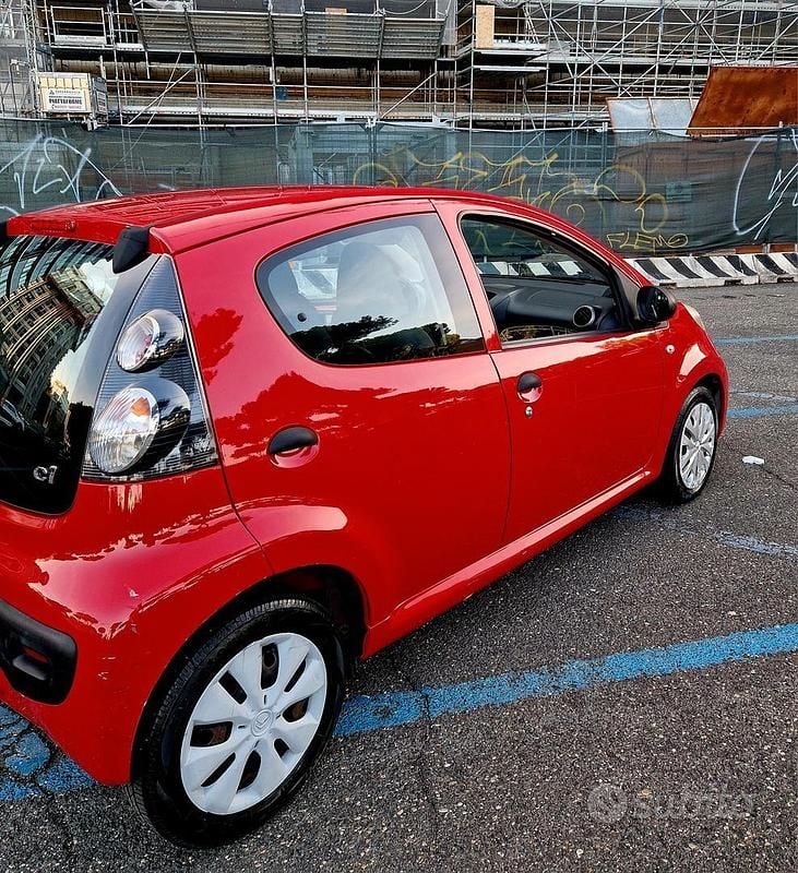 Usata Citroën C1 Attraction 68 CV (50 kW) 2013 Rosso Utilitaria