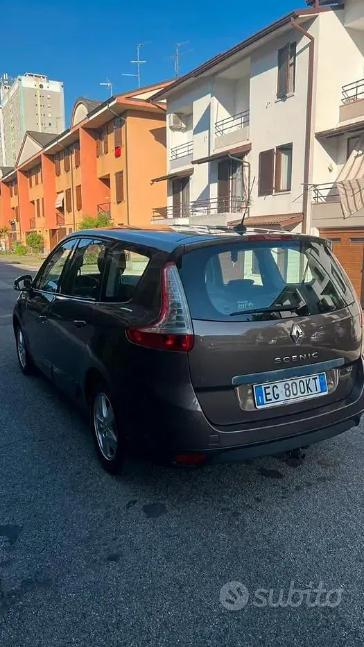 Usata Renault Scenic E-Tech 110 CV (80 kW) 2011 Marrone Monovolume