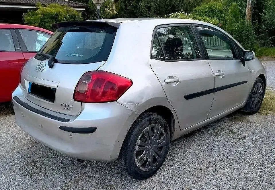 Usata Toyota Auris 90 CV (66 kW) 2007 Grigio Utilitaria