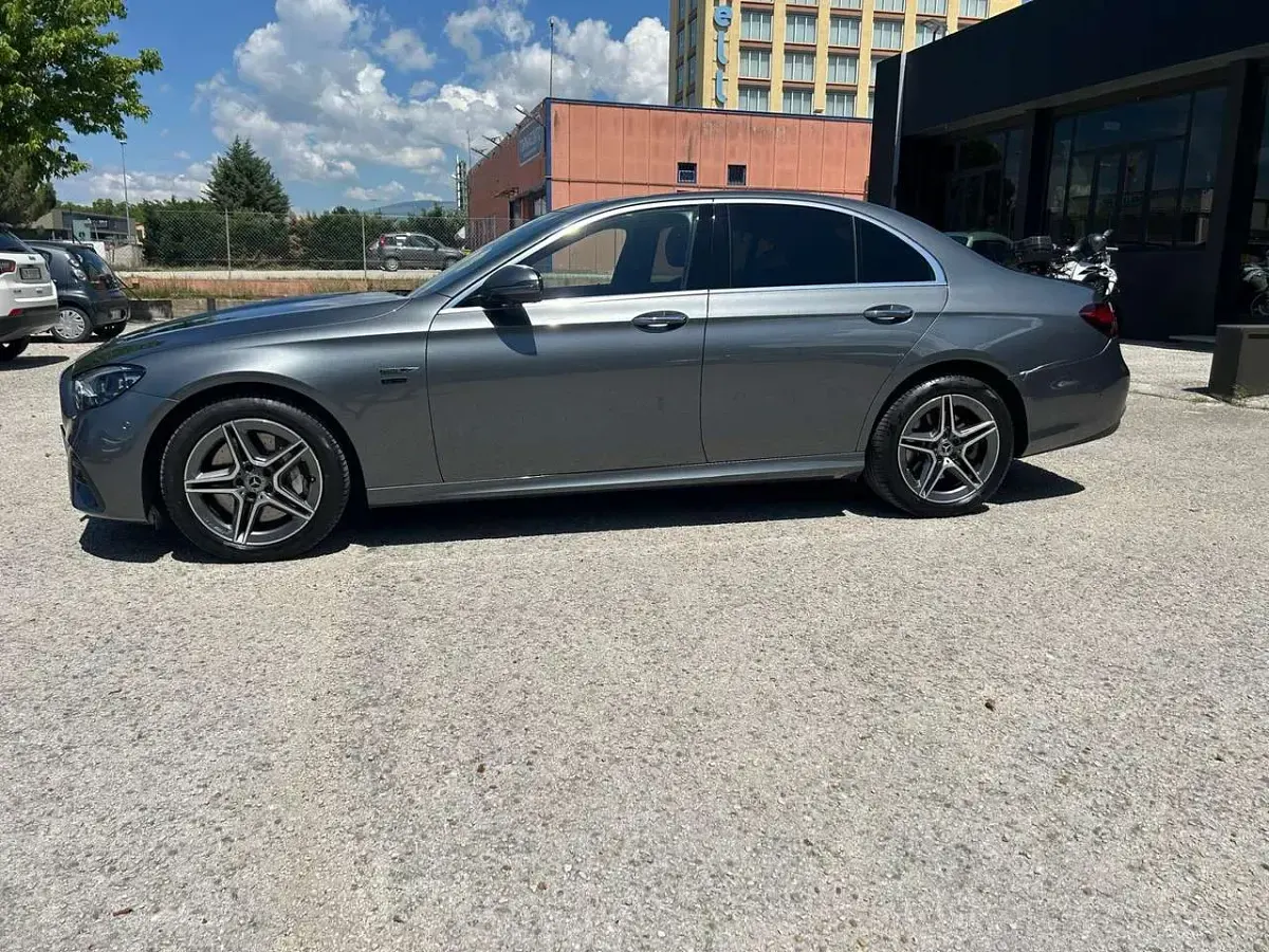 Usata Mercedes E300 Premium Plus 194 CV (142 kW) 2020 Argento Berlina