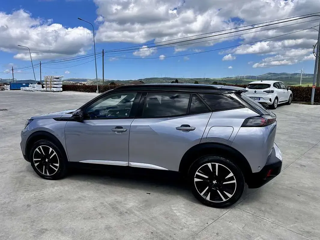 Usata Peugeot e-2008 GT-line 100 kW (136 CV) 2021 Grigio SUV