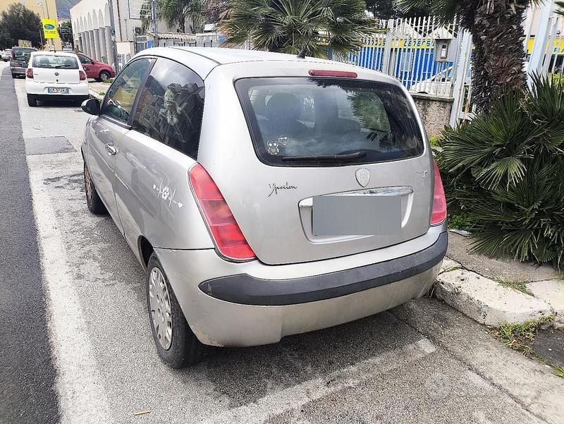 Usata Lancia Ypsilon 69 CV (50 kW) 2006 Grigio Utilitaria