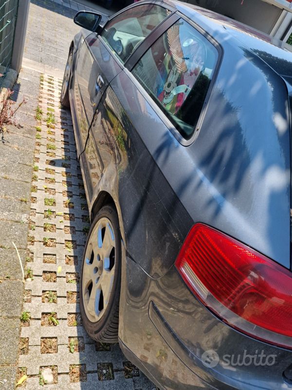 Usata Audi A3 Ambition 140 CV (102 kW) 2004 Grigio Berlina
