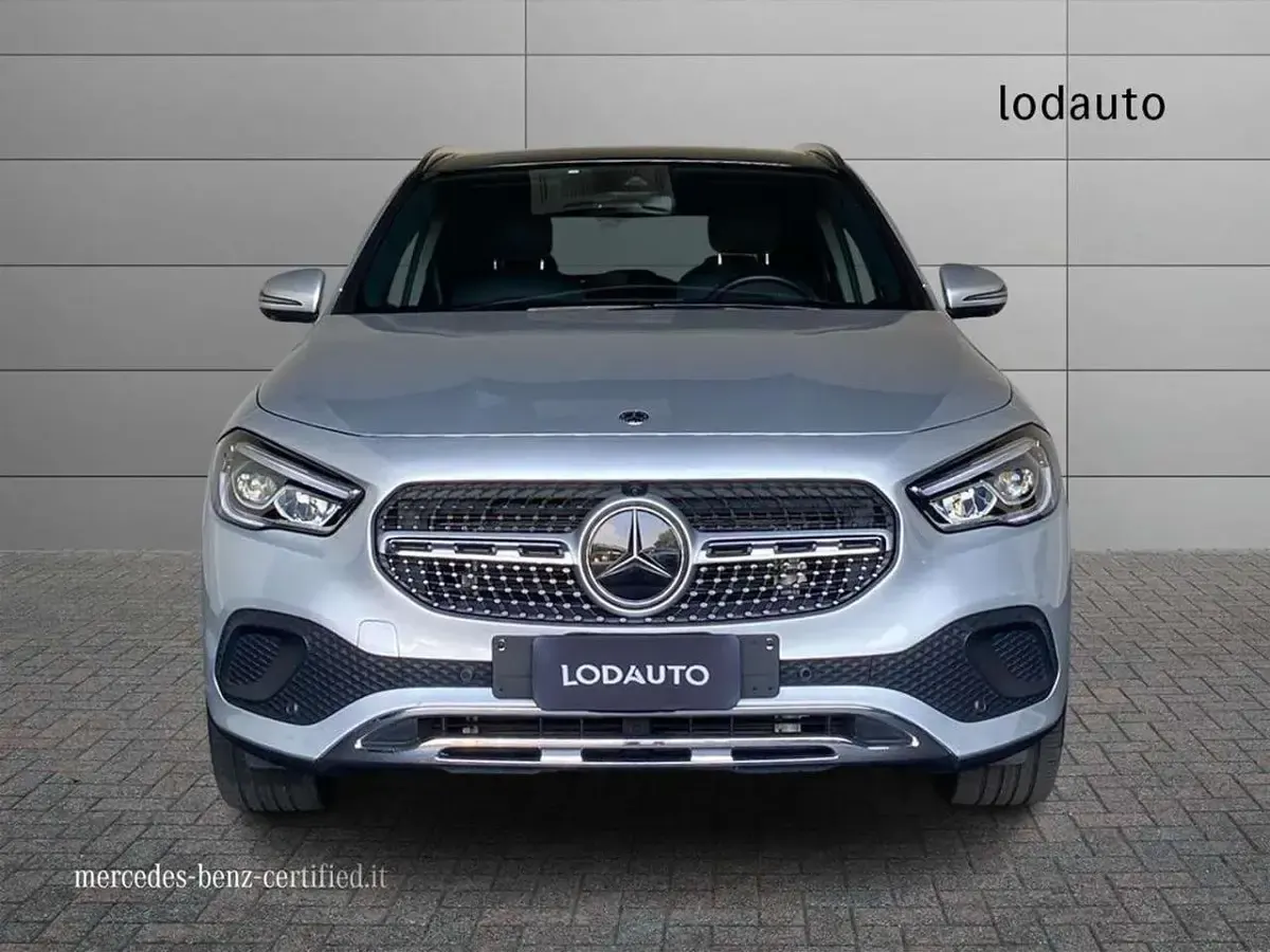 Usata Mercedes GLA200 150 CV (110 kW) 2022 Argento SUV